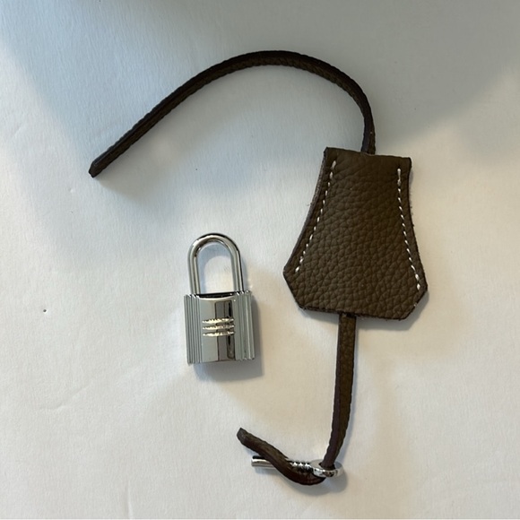 Cowhide Leather Mine Bucket Bag - Picture 9 of 11